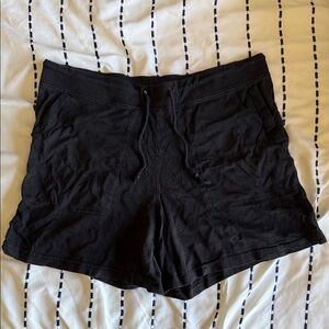 Casual Shorts | Size: M